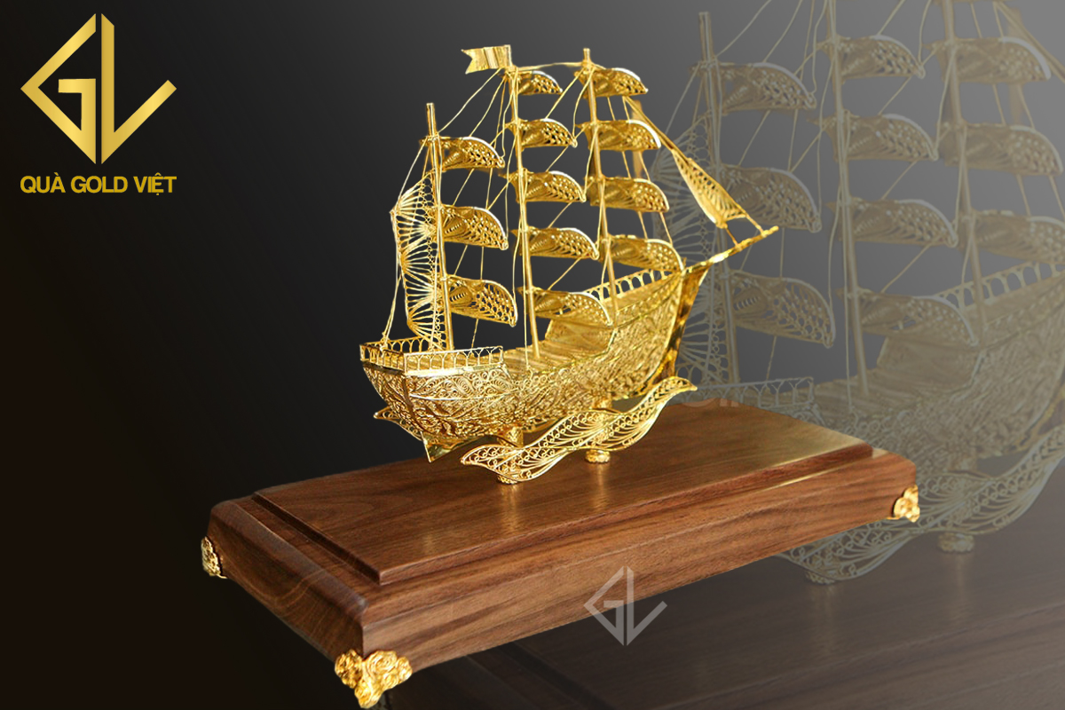 Mô hình thuyền mạ vàng 